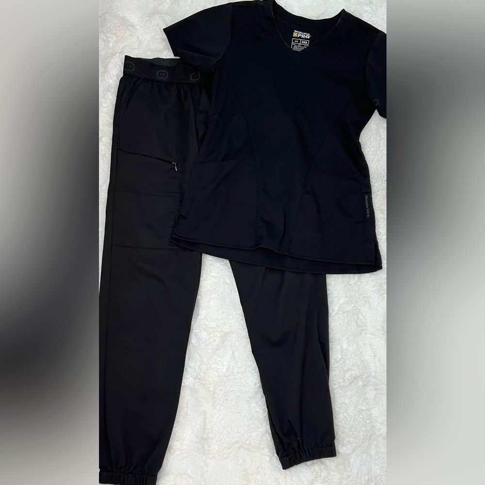 WonderWink Black Fitted Short Sleeve Tee